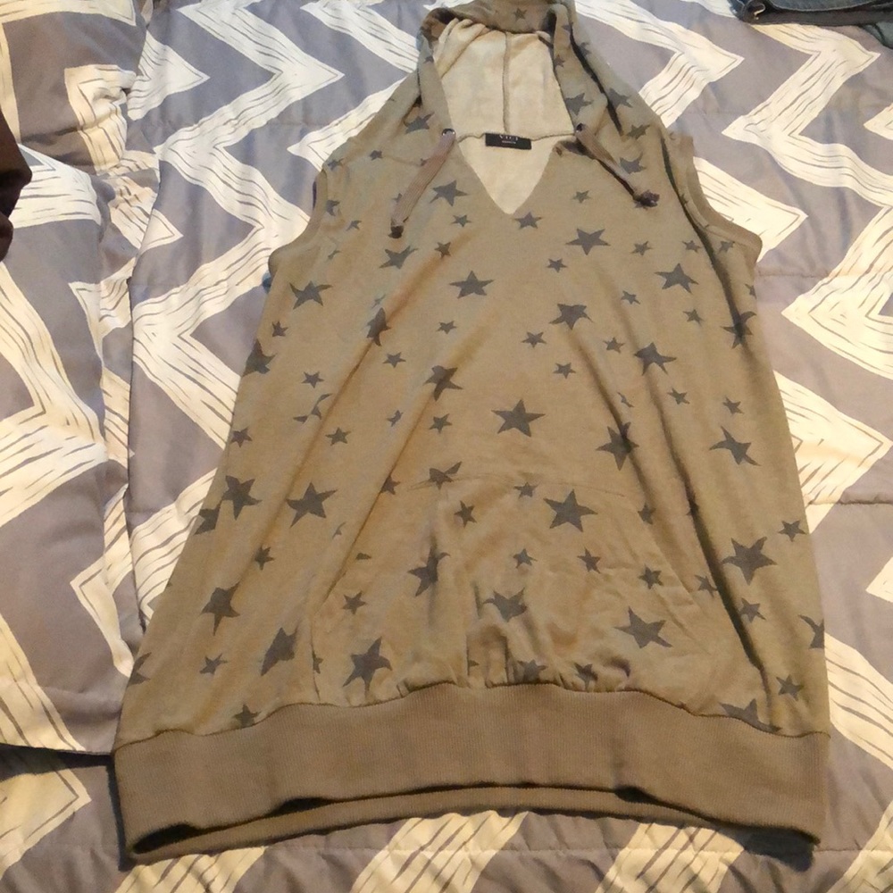 Sleeveless hoodie dress with pouch
